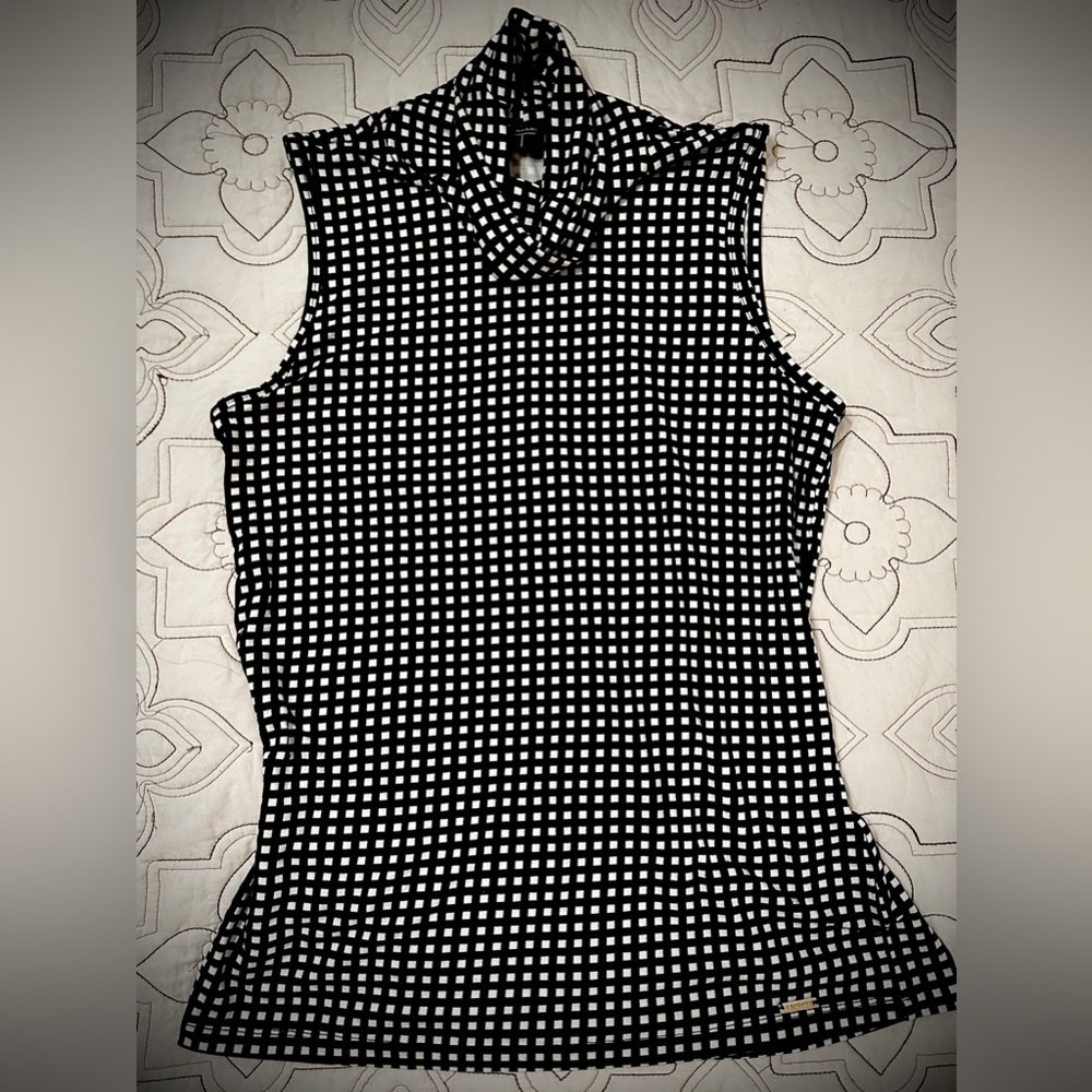 Tahari Black and White chechered sleeveless turtle neck. Size Small.